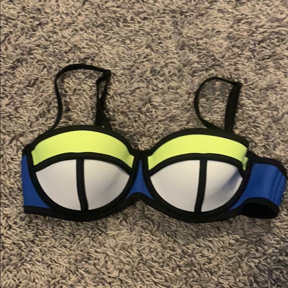 Triangl bikini tops - Picture 4 of 6